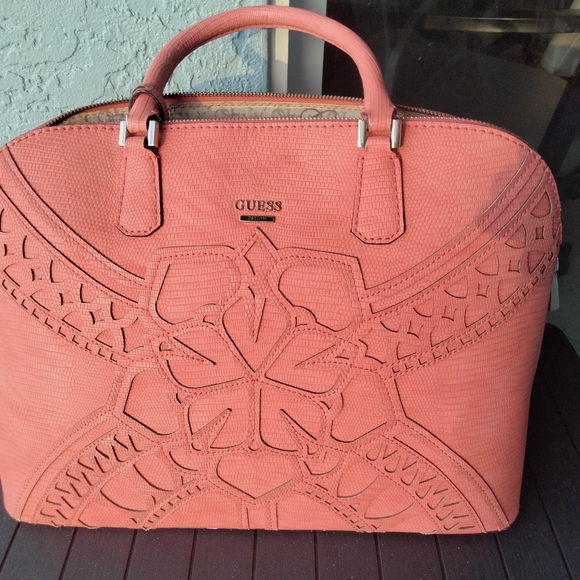 Guess - Picture 16 of 16